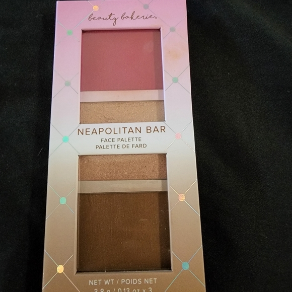 Beauty Bakerie Neopolotan Face palette - Picture 1 of 3